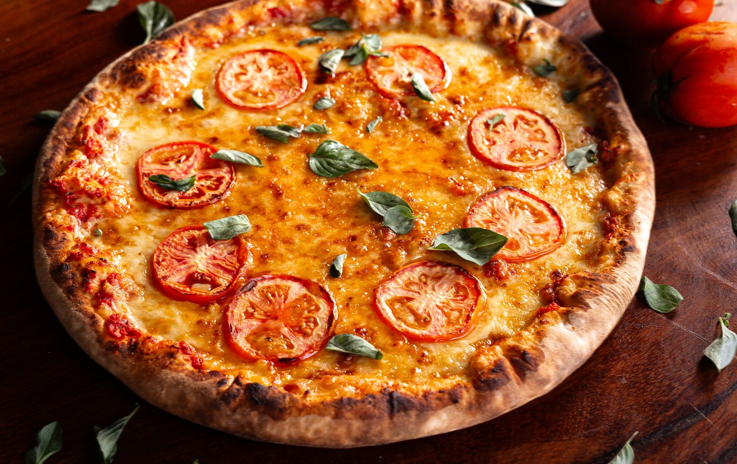 Pizza margherita au basilic